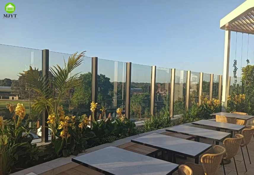Outdoor Balustrade Frameless Glass Fence